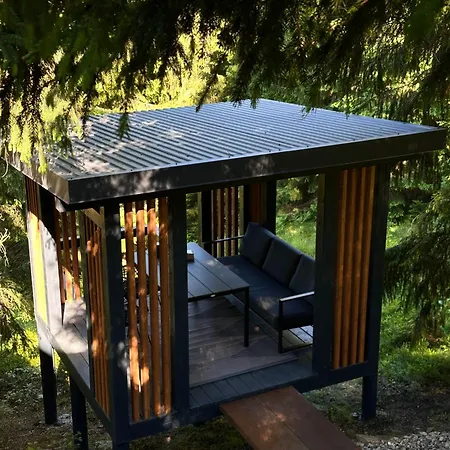 Forest Huts Chalet Yablunytsya