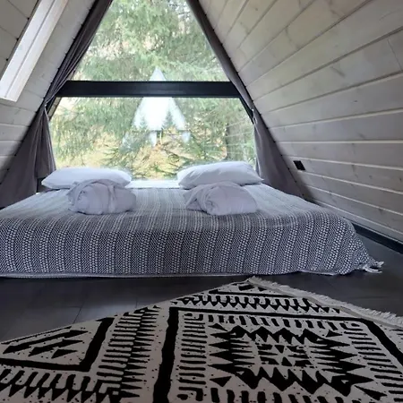 Forest Huts Chalet Yablunytsya